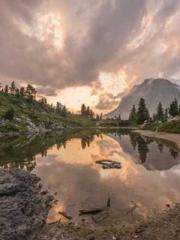 The Heavenly Physici